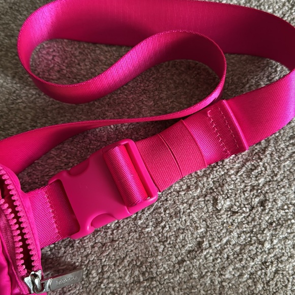 Lululemon everywhere 1 L belt bag sonic pink - Picture 5 of 8